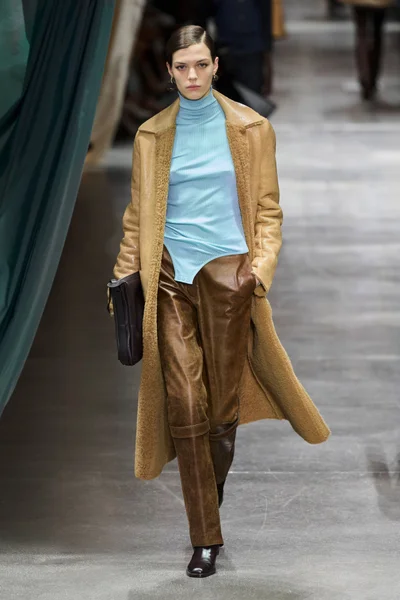 Look 22
